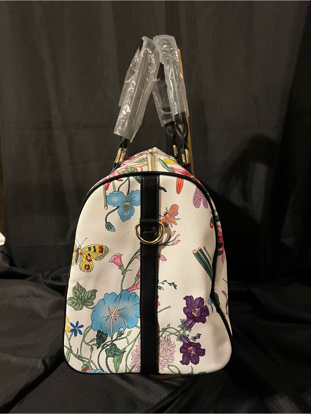 GUCCI White Floral Logo Duffle Bag - Picture 4 of 16